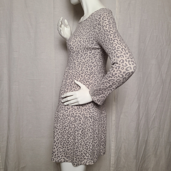 Old Navy Girl's Cozy Grey Leopard Animal Print Plush-Knit Tiered Dress - Picture 4 of 15